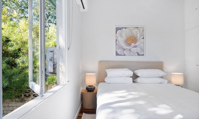 Ashgrove Apartment | Bright 3-Bed with Garden by Banks Street Reserve