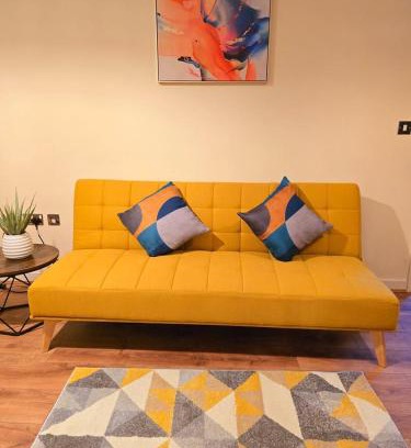 Bon-y-maen House | Bright 4-Bed Swansea Getaway with Parking
