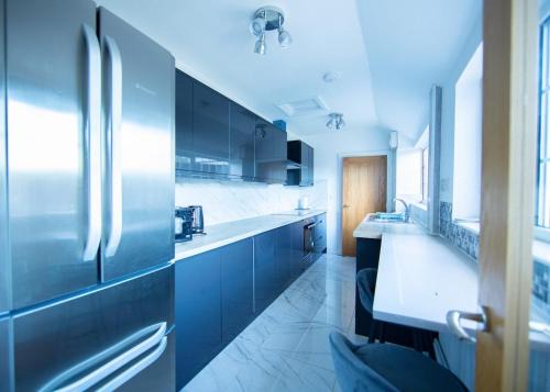 Ely House | Bright & Airy 4x Bed House with Parking