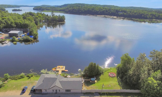 Faraday Cottage | Bright and Beautiful Brand New Cozy Lake Front Cottage in Bancroft