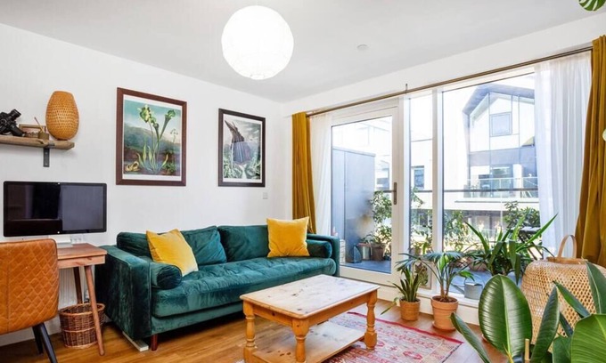 William Morris Condo | Bright and modern 1-bed flat in East London