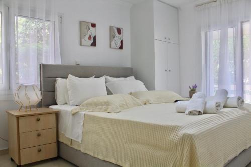 Varkiza Apartment | Bright and Peaceful Apartment near Varkiza beach