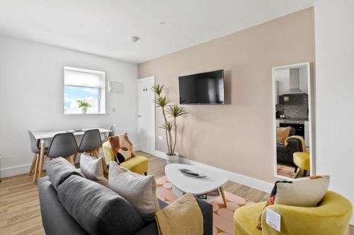 Saltash Apartment | Bright and Spacious 2 Bed Apartment in Saltash