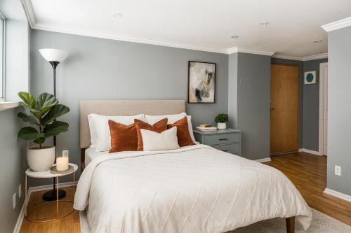 West End Apartment | Bright and Spacious 2BR in Vancouvers Prestigious Coal Harbour