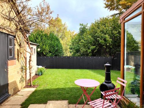 Beaminster House | Bright and spacious 3bd with sofa bed and garden