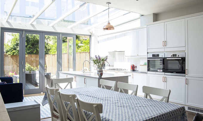Munster House | Bright and Spacious Fulham House