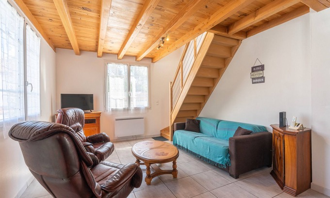 Ronce-les-Bains Apartment | Bright Apartment 300m from the Beach