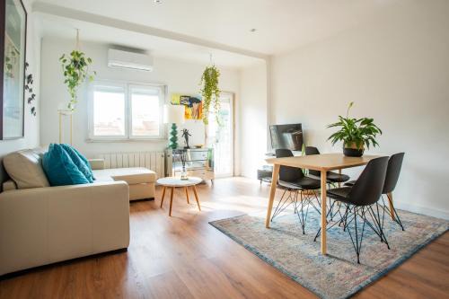 Santo Condestavel Apartment | Bright Apartment in Lisbon