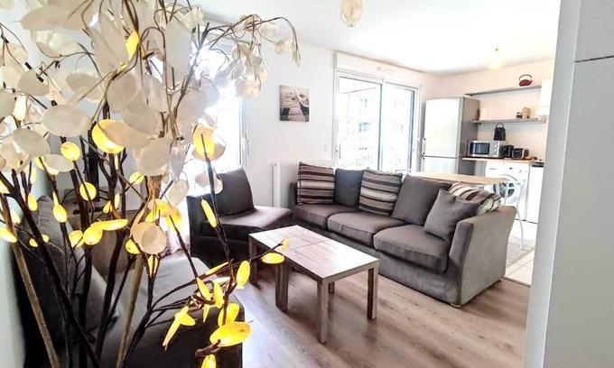 Bassins a Flot Apartment | Bright apartment with pool in Bordeaux
