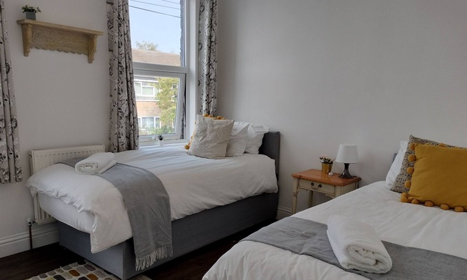 Abbey Wood House | Bright Beautiful Twin Bedroom For Rent at Abbey Wood Station