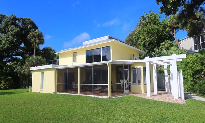 Whitney Beach Villa | Bright & Breezy Spacious Bayview Condo - Walk to Beach - Unit 27 by RVA