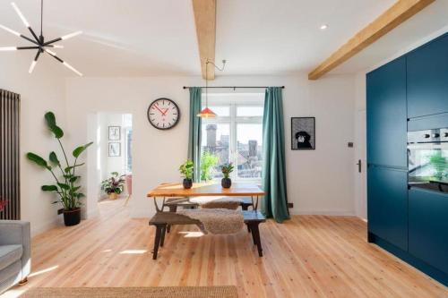 Bristol Floating Harbour Apartment | Bright Central Loft Apartment