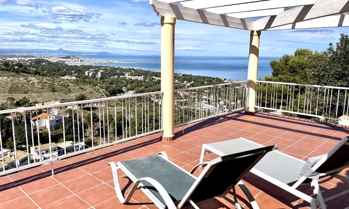 Denia Villa | Bright chalet in Denia with private pool, Wi-Fi and parking