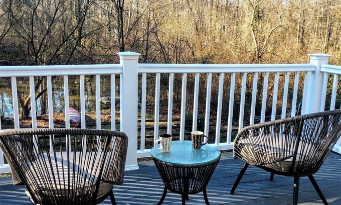 Marlwood Acre Apartment | Bright clean pet friendly - 1BR. Private and peaceful. Free Level 2 EV Charging