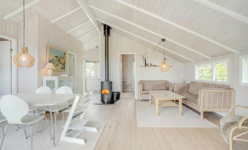 Mommark Strand House | Bright House With Sea View And A Hot Tub On Als