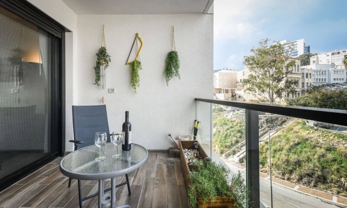 Haifa Apartment | Bright & Modern Apartment in Haifa Down Town by Sea N' Rent