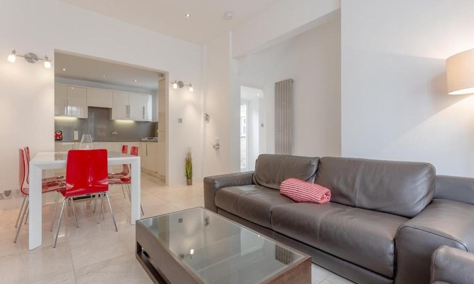 Northcote Apartment | Bright Modern Large 1 Bed Flat in Battersea Clapham Junction