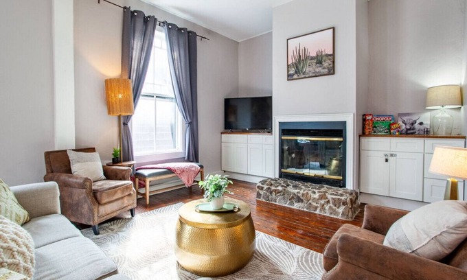 Old City Apartment | Bright Old City Loft