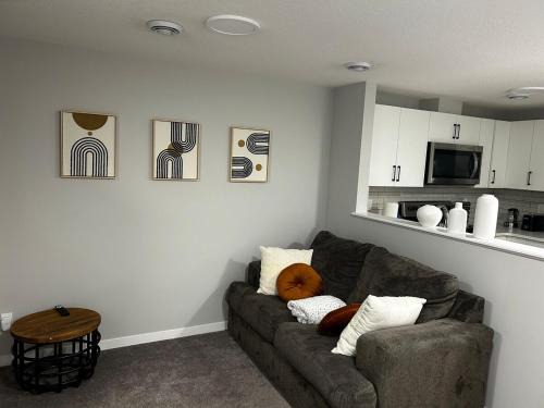 Southeast Calgary Apartment | Bright & Spacious 2BR Getaway