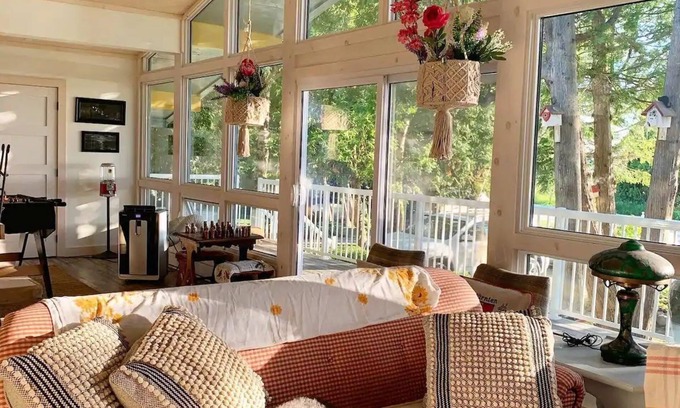 South Bruce Peninsula Ski Chalet | Bright & Spacious Chalet on Lake Huron - Private