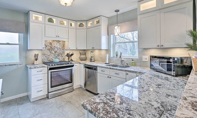 Anderson Township House | Bright & Spacious Cincinnati Retreat w/ Hot Tub!