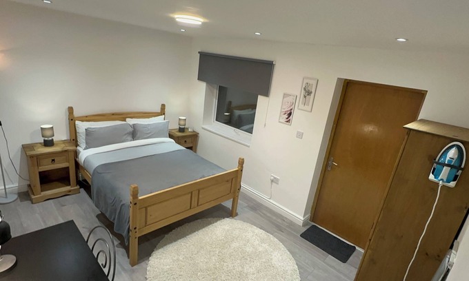Bow Apartment | Bright & Spacious Entire 1- Bedroom Apartment with Living Room & Private Garden
