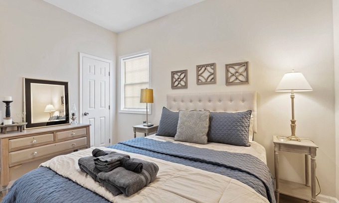 Fredericksburg Apartment | Bright & spacious apartment with room for 6 in the heart of downtown