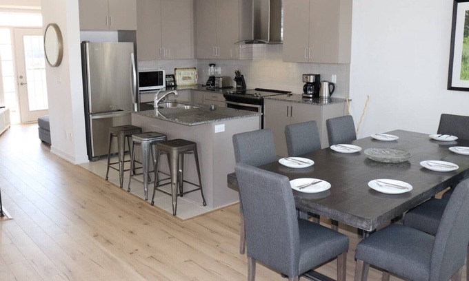 Newmarket House | Bright & Stylish Home in the Heart of Newmarket