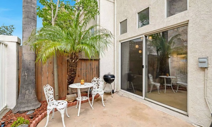 Valle Lindo Apartment | Bright Townhome Retreat With Private Patio Walk Trails