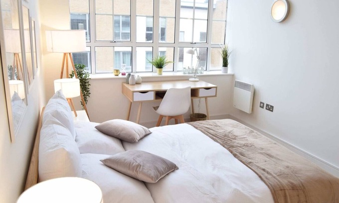 Southwark Apartment | Bright Warehouse Conversion in Buzzing Peckham
