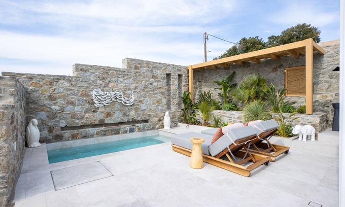 Glastros Hotel | Brilliant Topaz Suite with Private Pool