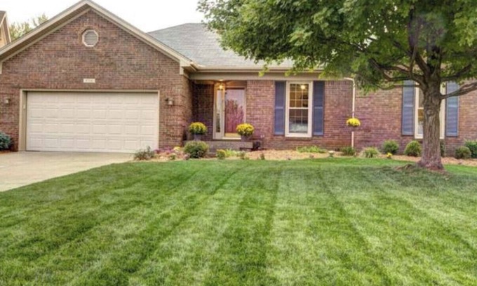 Jeffersontown House | Bring Your Friends to Derby!