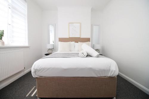 Newport House | Bristol Street (2BR FREE parking)| Cohost Partners