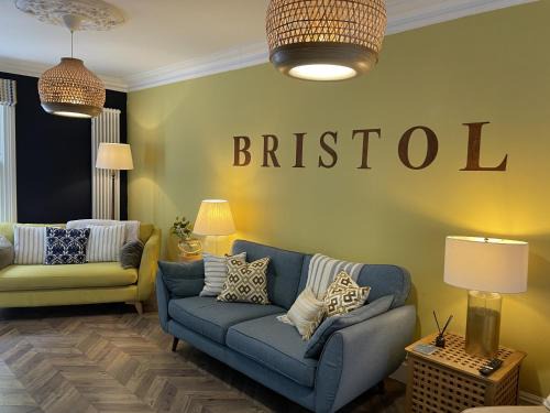 Clifton Apartment | Bristol townhouse with harbour views. Sleeps 7