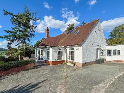Kingswood House | Brithdir