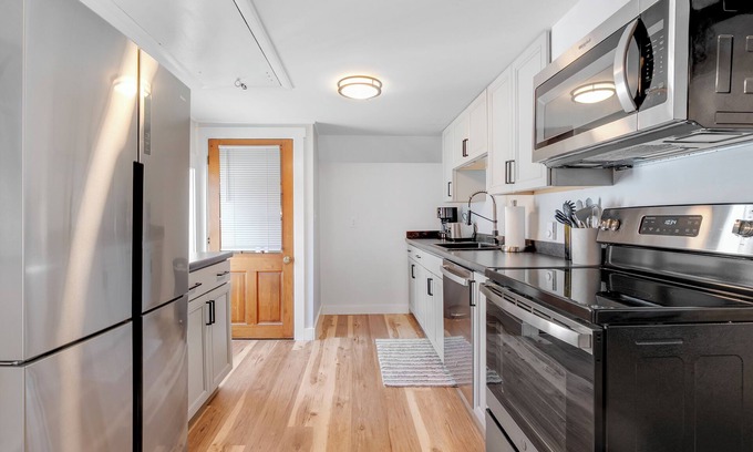 Bethel Apartment | Broad Street 3 | Birch Apartment