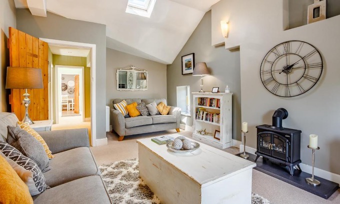 Tidenham Apartment | Broadrock Accommodation - Clock Cottage