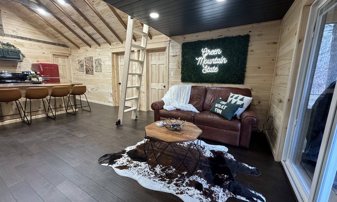 Wardsboro Ski Chalet | Brook Haven Retreat - Minutes to Mt. Snow/Stratton. Pet Friendly!
