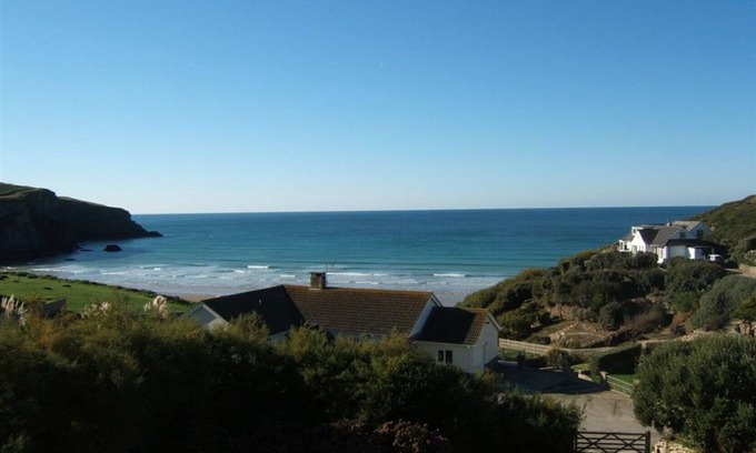 Trenance Cottage | Brookfield, lovely sea views of Mawgan Porth beach