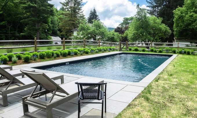 Youngsville House | Brookside Manor - Elegance near Livingston Manor