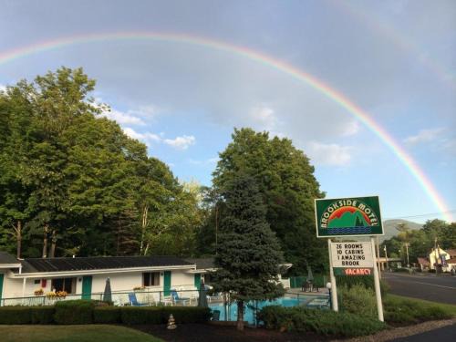 Lake George Hotel | Brookside Motel & Cabins