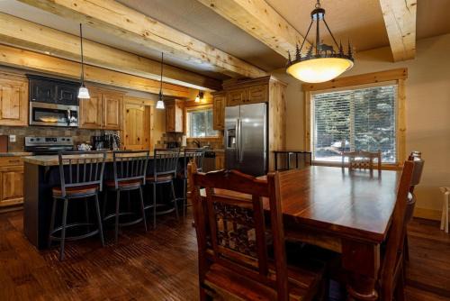 Duck Creek Village House | Browning Lodge Retreat