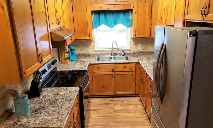 Thomasville House | Browns Spacious & Comfortable Home for 8