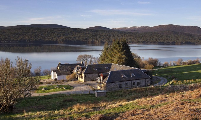 Loch Tay Cottage | BRUCE, pet friendly, character holiday cottage in Kinloch Rannoch