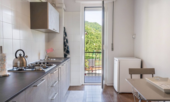 Carcioni Apartment | Bruna's Apartment with Lake View, Garden, Terrace & Wi-Fi