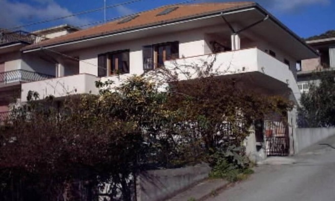 Bruzzano Zeffirio Apartment | Bruzzano Zeffirio: apartments - 4 rooms - 6/9 personsCasa con giardino e vista mare