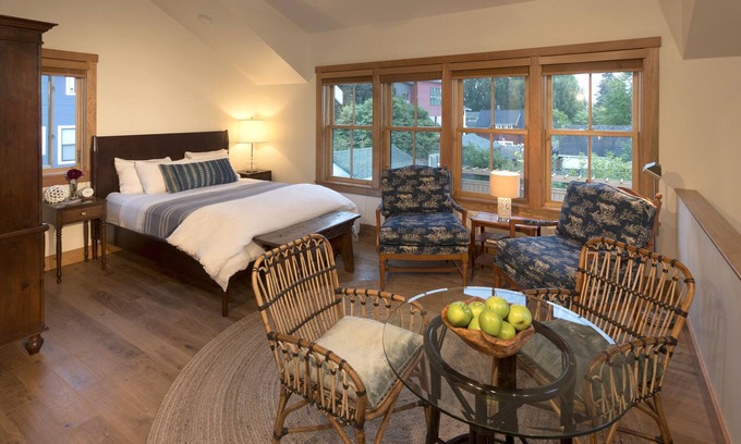 Seattle House | Bryant Cottage! Charming Cottage in Convenient Neighborhood. Near UW.
