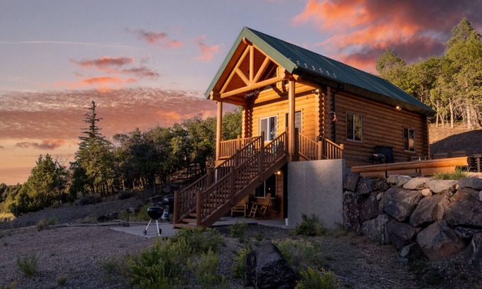 Alton Cabin | Bryce and Zion middle point with Cowboy Hot tub
