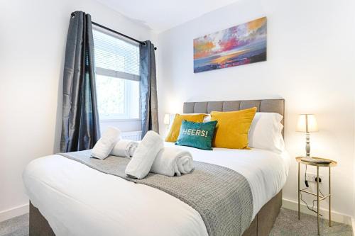 Castle Apartment | Bryn House - TV in Every Bedroom!
