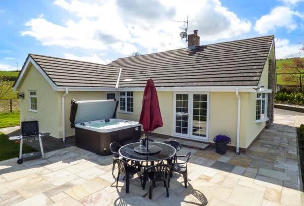 Betws yn Rhos House | Bryn Tirion